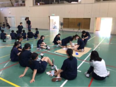 心肺蘇生法実践中です